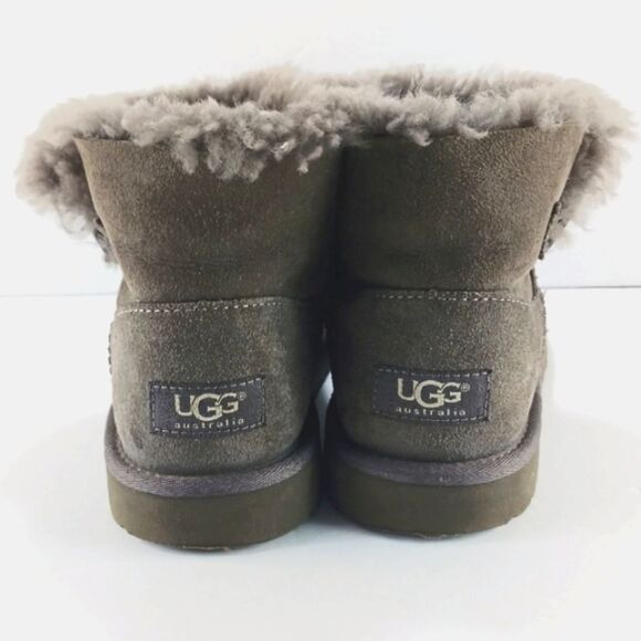 UGG Mini Bailey Button II Sheepskin Boots Booties in Grey. Woman's 5 - Picture 10 of 15